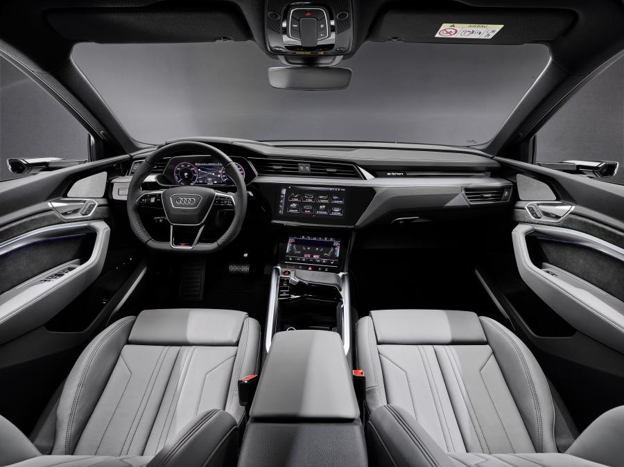 Торпедо Audi e-tron S Sportback 2020 года  (WW) (фото 61 из 77)